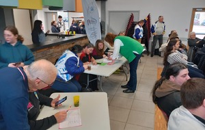 Signature des feuilles de présence.